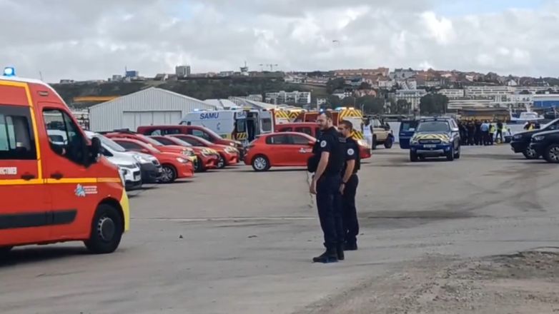 Πολύνεκρο ναυάγιο μεταναστών στη Μάγχη – Σε εξέλιξη μεγάλη επιχείρηση διάσωσης