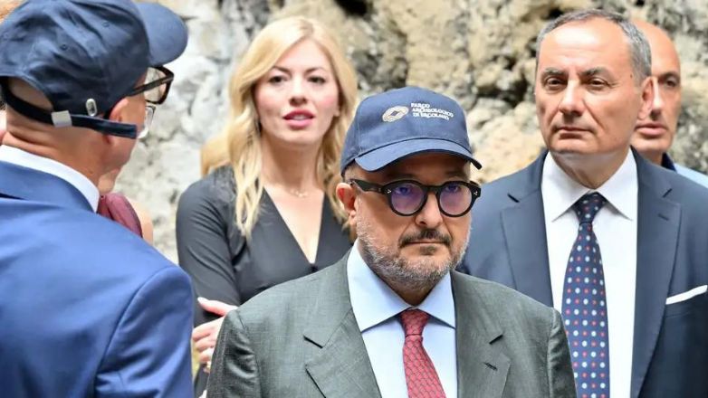 Εξοργισμένη η Μελόνι με τον Ιταλό υπουργό Πολιτισμού και την influencer