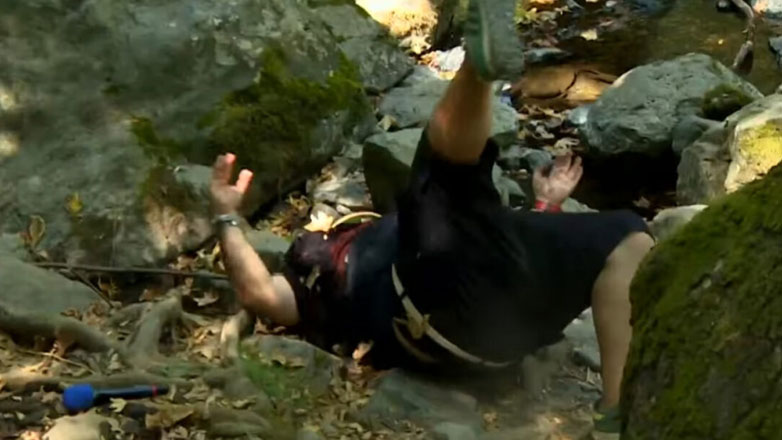 Γρηγόρης Αρναούτογλου: Γλίστρησε και έπεσε στα βράχια στα γυρίσματα της νέας του εκπομπής «The Roadshow»