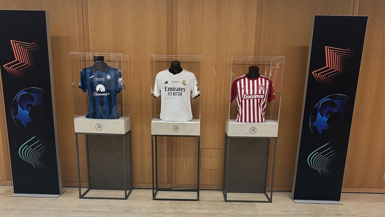 Η φανέλα του Ολυμπιακού δίπλα σε αυτήν της Ρεάλ στα κεντρικά της UEFA!