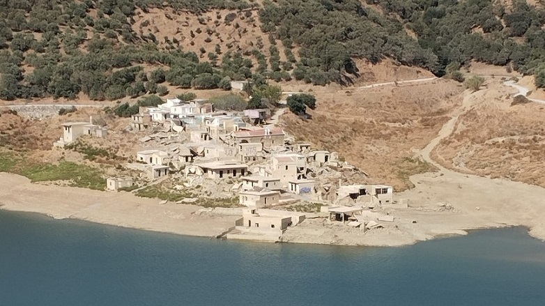 Η λειψυδρία στην Κρήτη έφερε στην επιφάνεια ένα ακόμη βυθισμένο χωριό