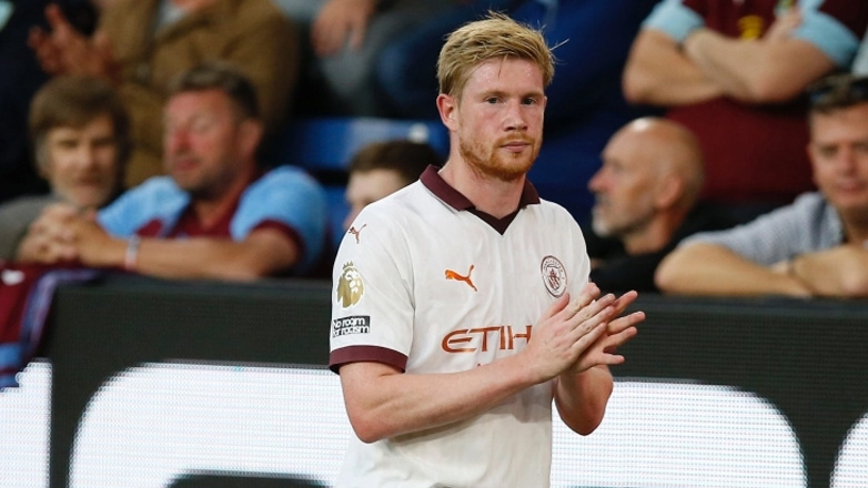 Επίθεση Ντε Μπρόινε σε FIFA και UEFA για το πρόγραμμα αγώνων: «Τους ενδιαφέρουν μόνο τα λεφτά»