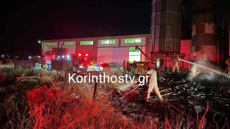 Φωτιά στον εξωτερικό χώρο εργοστασίου ξυλείας στο Λουτράκι