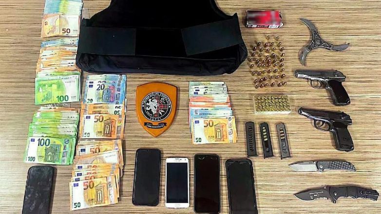 Χειροπέδες στον «Tony» και τον συνεργό του που πουλούσαν προστασία σε Μύκονο και Νότια Προάστια