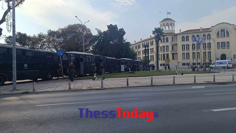 ΔΕΘ: Γέμισε με αστυνομικές κλούβες το κέντρο της Θεσσαλονίκης