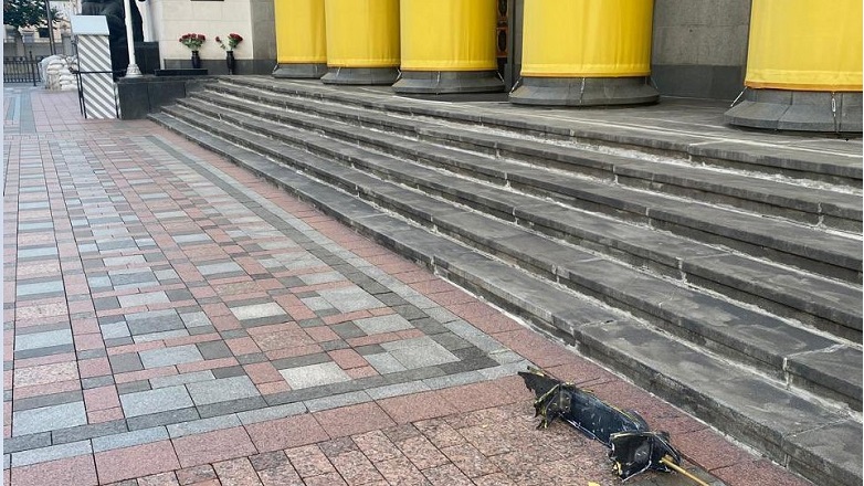 Συντρίμμια από drones βρέθηκαν δίπλα στο κτίριο του ουκρανικού κοινοβουλίου