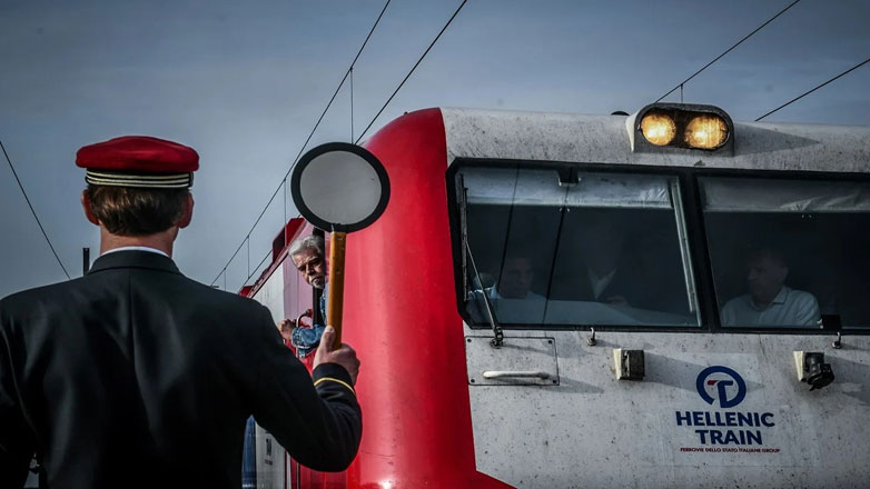 Λιβαδειά: «Φωνάζαμε “βοήθεια”» – Πως περιέγραψε η γυναίκα τη στιγμή που πιάστηκε στις πόρτες του τρένου