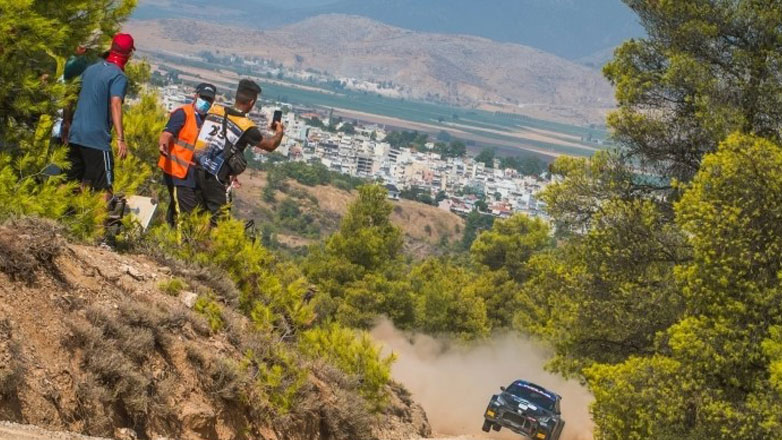 Rally Acropolis: Διεκόπη για λίγο ο αγώνας λόγω τραυματισμού θεατή