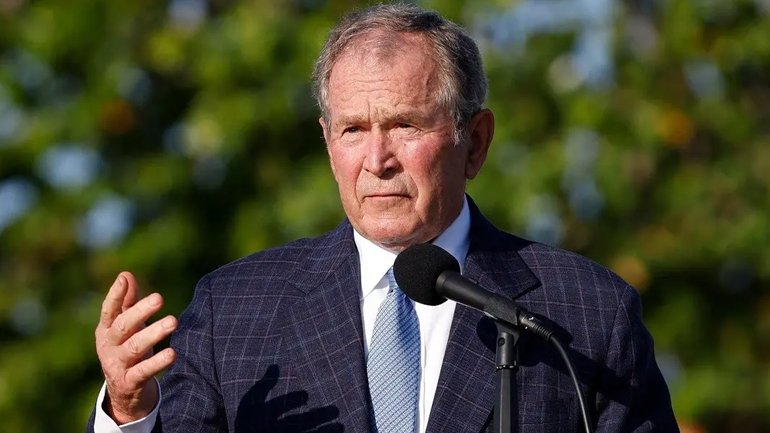 Eκλογές ΗΠΑ: Κλειστά κρατάει τα χαρτιά του ο Τζορτζ Μπους – Δεν ανακοινώνει στήριξη προς κάποιον υποψήφιο