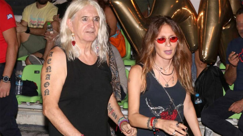 Έλενα Φερεντίνου: Το τρυφερό φιλί στο στόμα με τον Νίκο Καρβέλα και οι ευχές για τα γενέθλιά του