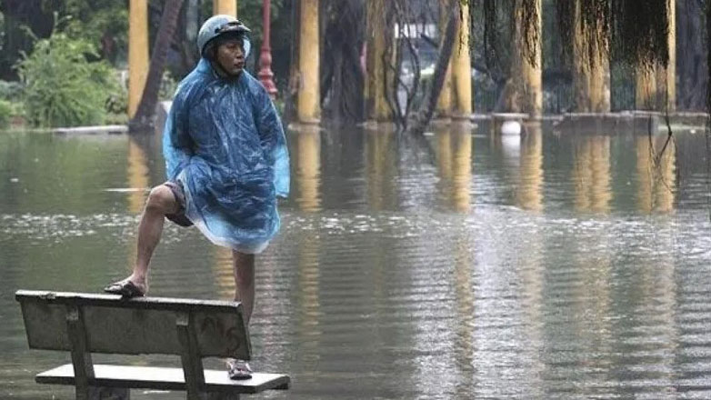 Βιετνάμ: Πάνω από 59.000 άνθρωποι αναγκάστηκαν να εγκαταλείψουν τα σπίτια τους λόγω των πλημμυρών