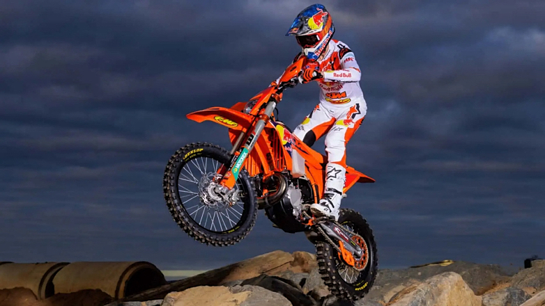 Η KTM 300 XC-W Factory Edition είναι έτοιμη για αγωνιστική οδήγηση