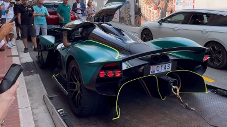 Ο Fernando Alonso παρέλαβε την Aston Martin Valkyrie και χρειάστηκε οδική βοήθεια στην πρώτη βόλτα (Βίντεο)