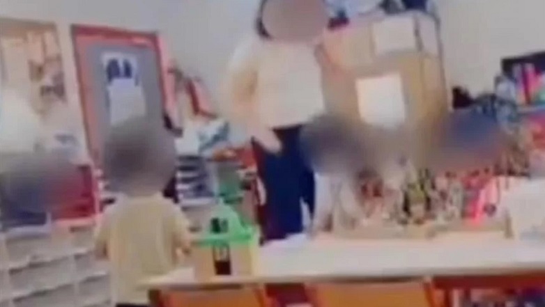 Σοκ στη Γαλλία: Νηπιαγωγός έδειρε άγρια 3χρονο κορίτσι μέσα στην τάξη