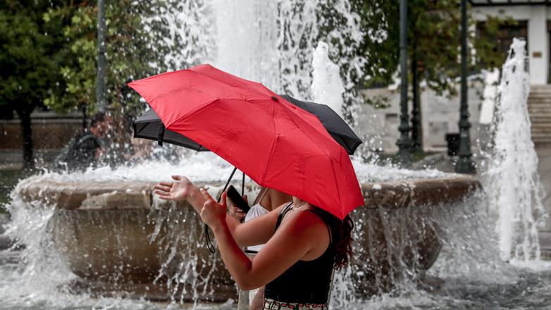 O καιρός σήμερα: Καταιγίδες στα ηπειρωτικά, τα νησιά του Ανατολικού Αιγαίου και τα Δωδεκάνησα