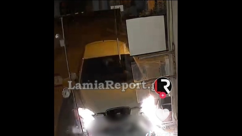 Απίστευτο τροχαίο στη Λαμία – Αυτοκίνητο «μπήκε» σε … γραφείο τελετών