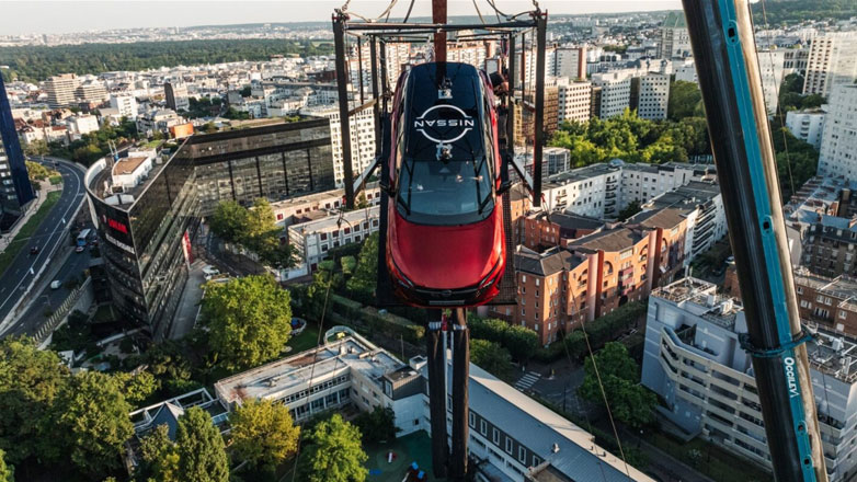 Δείτε το Nissan Qashqai να κάνει bungee jumping από τα 65μ. και να σημειώνει νέο ρεκόρ Guinness (Βίντεο)