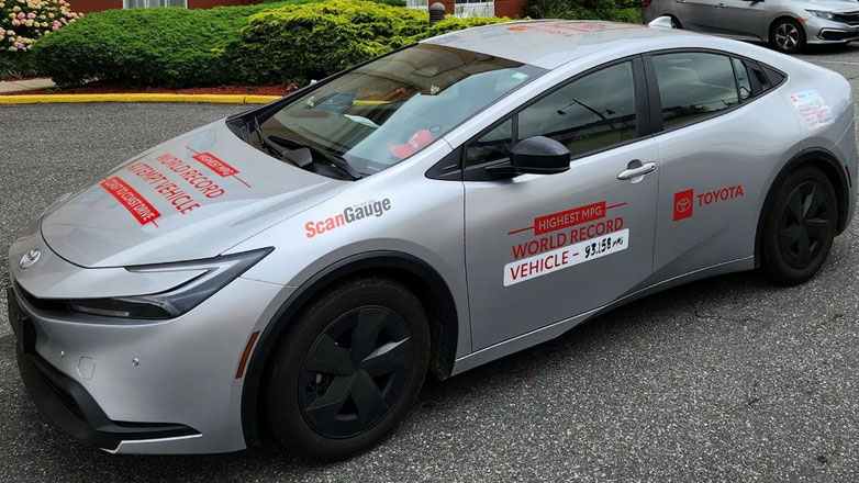 Toyota Prius έκανε παγκόσμιο ρεκόρ μέσης κατανάλωσης στα 2.5λτ./100χλμ. μετά από ταξίδι 5.000χλμ.