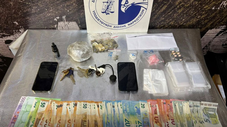 Συνελήφθησαν 2 άτομα για διακίνηση ναρκωτικών