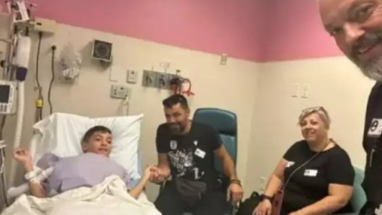 Στο πλευρό του μικρού Γιαννάκη η Εθνική μας ομάδα ποδοσφαίρου