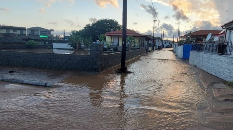 Πλημμύρες στην Κομοτηνή – Κάτοικοι εγκλωβίστηκαν στα σπίτια τους