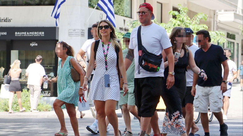 Χρήστος Χολίδης: Με τη σύντροφό του, Κατερίνα Γκιουζέλη στο κέντρο της Αθήνας