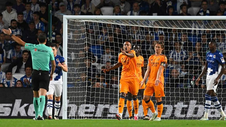 Ισπανία: «Τρίποντο»… ψυχολογίας για Βισίνιους και Ρεάλ Μαδρίτης, 2-0 τη Σοσιεδάδ