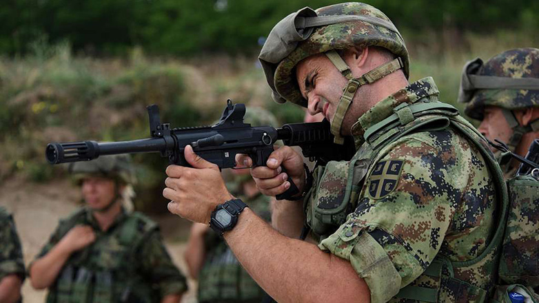 Επιστροφή της υποχρεωτικής στρατιωτικής θητείας στη Σερβία