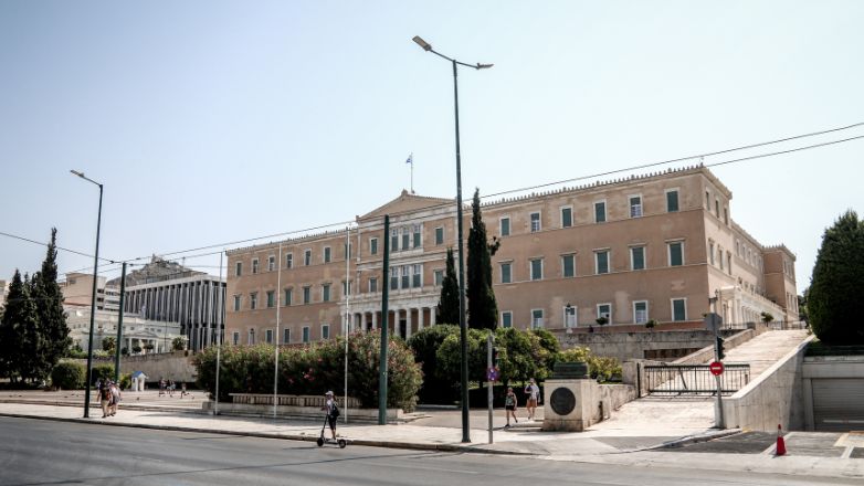 Λήξη συναγερμού στο κέντρο της Αθήνας για τον σάκο κοντά στο μνημείο του Αγνώστου Στρατιώτη