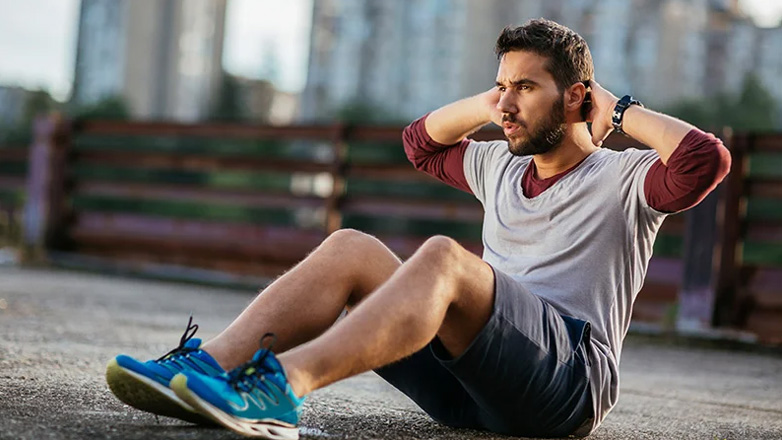 Τα δύο λάθη που κάνουμε στους κλασικούς κοιλιακούς