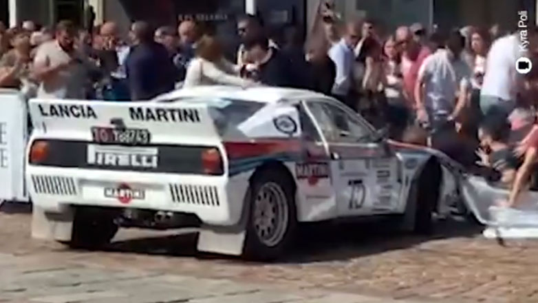 Χάος στην Ιταλία: Αγωνιστικό έπεσε πάνω στο πλήθος στην έκθεση Αυτοκινήτου στο Τορίνο (Βίντεο)