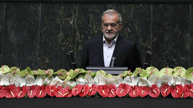 Ο πρόεδρος του Ιράν υπόσχεται να εμποδίσει την αστυνομία ηθών να ενοχλεί τις γυναίκες