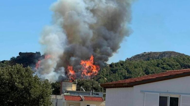 Φωτιά κοντά σε σπίτια στα Μαριτσά της Ρόδου – Ήχησε το 112