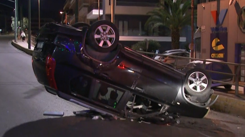 Τροχαίο με ανατροπή αυτοκινήτου στην Καλλιθέα