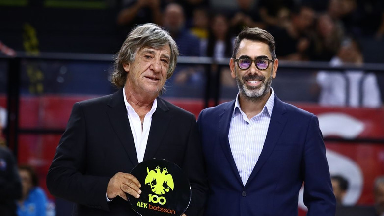 Η ΑΕΚ βράβευσε Μαύρο, Μπαμπανικολό και Μπουλμέτη!