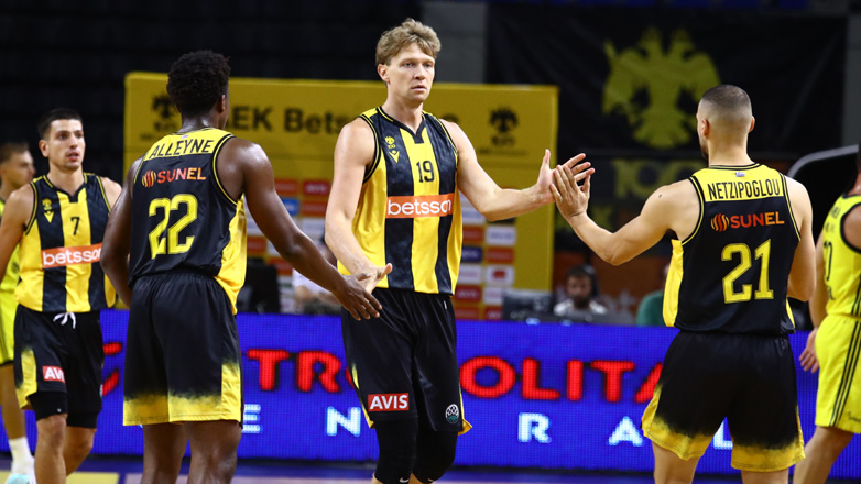 Το πάλεψε για τρία δεκάλεπτα η ΑΕΚ στο φιλικό με τη Φενερμπαχτσέ (75-85)