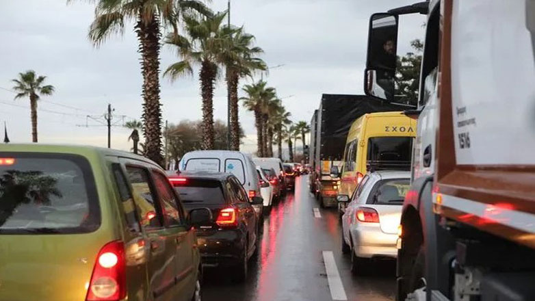 Μεγάλες καθυστερήσεις λόγω ισχυρής βροχόπτωσης στην Αττική