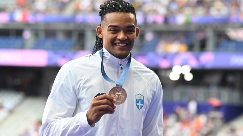 Η χιουμοριστική ανάρτηση του Καραλή με τα μετάλλια του: «Βοηθήστε με. Δεν μπορώ να αναπνεύσω»