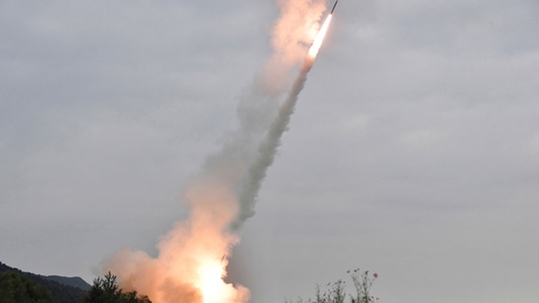 Νότια Κορέα: Η Βόρεια Κορέα εκτοξεύει ομοβροντία βαλλιστικών πυραύλων