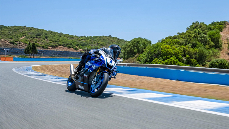 Νέες Yamaha R1 RACE και R1 GYTR μόνο για χρήση σε πίστα