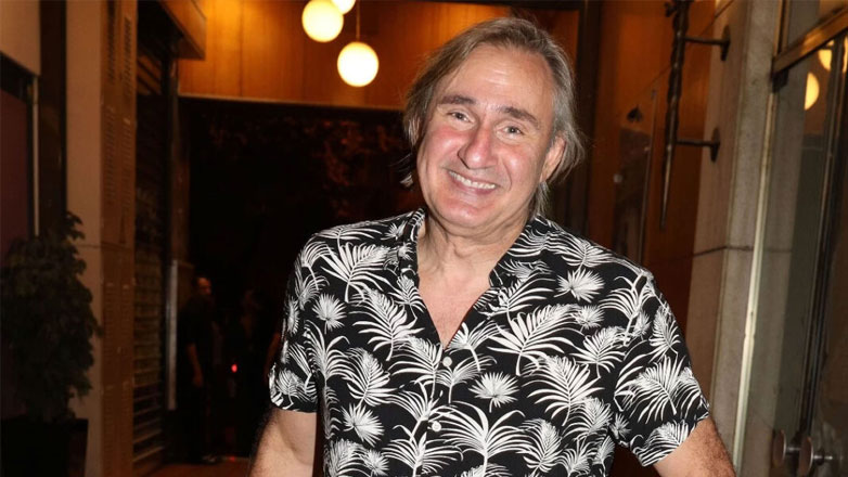 Άκης Σακελλαρίου για το τροχαίο ατύχημα: «Έχω στο πέλμα μου λάμες, βίδες και βελόνες»