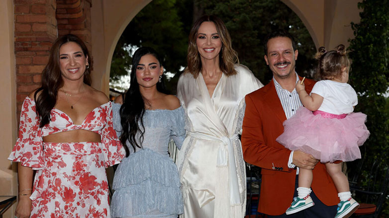 Δημήτρης Μακαλιάς & Αντιγόνη Ψυχράμη: Βάφτισαν την κόρη τους με νονά την Μπέττυ Μαγγίρα – Οι επώνυμοι καλεσμένοι