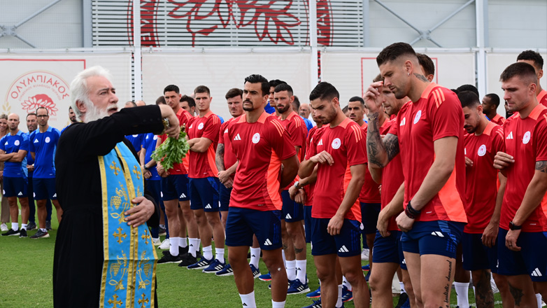 Aγιασμός στον Ολυμπιακό παρουσία Μαρινάκη