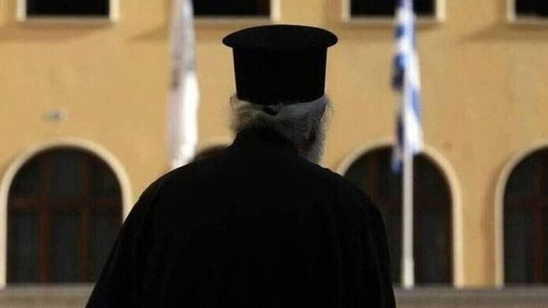 Ιερέας στο εδώλιο για ενδοοικογενειακή βία