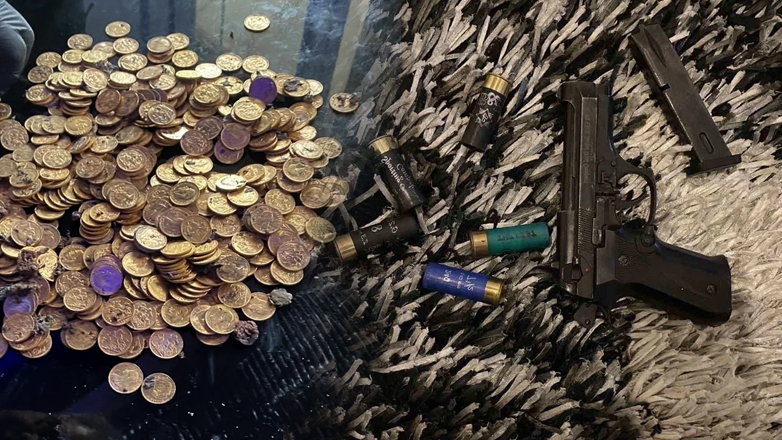 Όπλα, χρυσές λίρες και κλοπιμαία σε καταυλισμό Ρομά