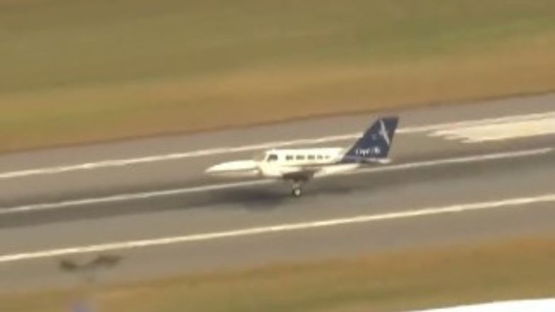 Τρόμος στον αέρα: Αναγκαστική προσγείωση αεροσκάφους με μία ρόδα στην Βοστώνη