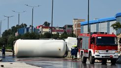 Εκκενώνεται η δομή του Σχιστού για προληπτικούς λόγους, μετά από ανατροπή βυτιοφόρου που μετέφερε υγραέριο