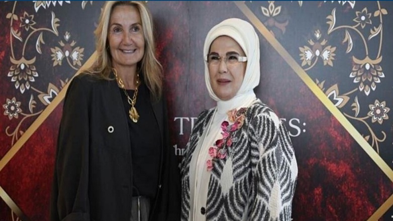 Η Εμινέ παρουσίασε την … προίκα της στη Μαρέβα