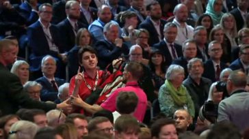 Βρετανία: Φιλοπαλαιστίνιος διαδηλωτής διέκοψε την ομιλία του πρωθυπουργού Στάρμερ