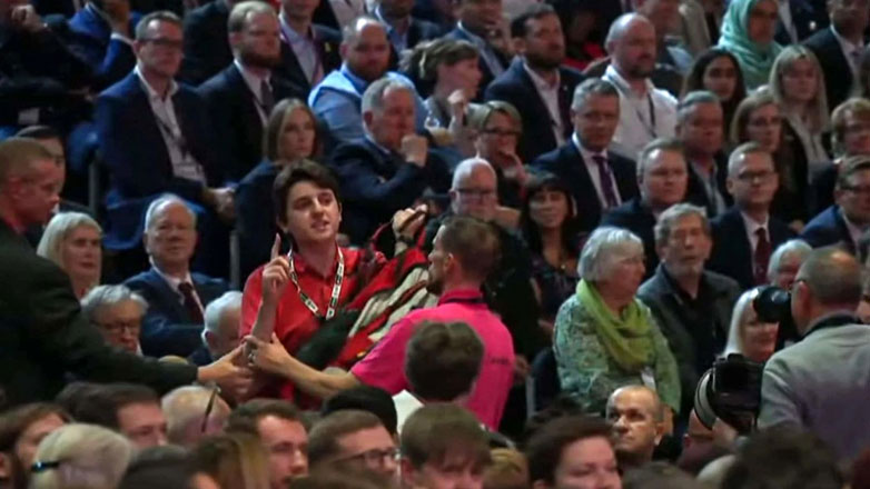 Βρετανία: Φιλοπαλαιστίνιος διαδηλωτής διέκοψε την ομιλία του πρωθυπουργού Στάρμερ